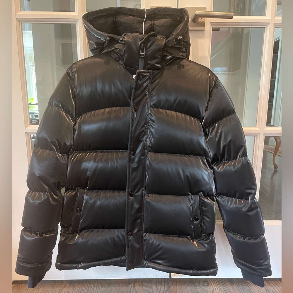 Aritzia Super Puff Liquid Shine Black